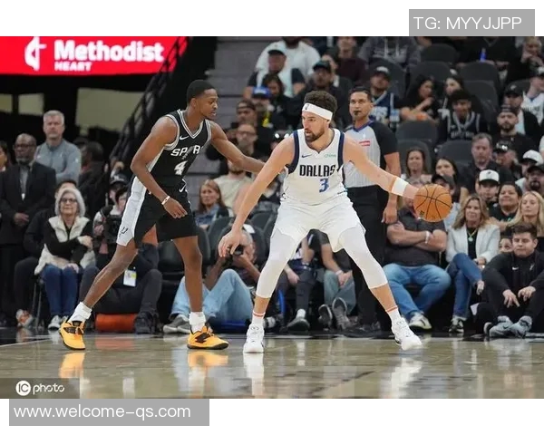 马刺半场领先独行侠卡斯尔完美表现助力球队克莱贡献16分 马刺半场领先独行侠卡斯尔完美表现助力球队克莱贡献16分