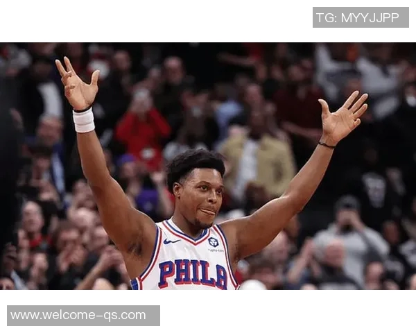 猛龙全场球迷热烈致敬洛瑞绝对功臣在垃圾时间重返赛场引发掌声 猛龙全场球迷热烈致敬洛瑞绝对功臣在垃圾时间重返赛场引发掌声